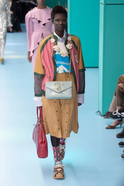 Look 30